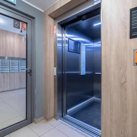 شقة By The River Point بوزنان